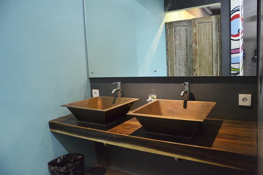 Nau Here Hostel كوتا الغرفة الصورة